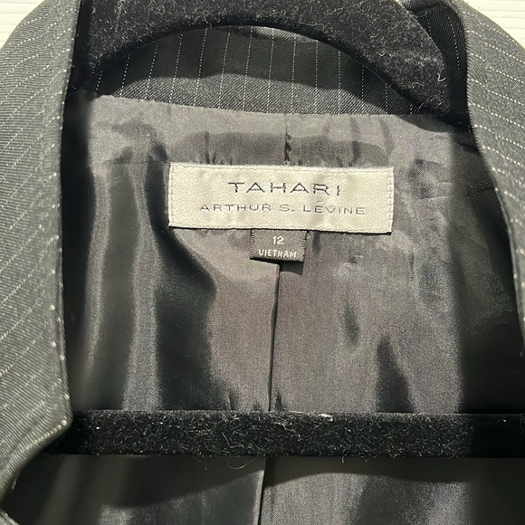 Black and white elegant blazer. - Picture 2 of 3